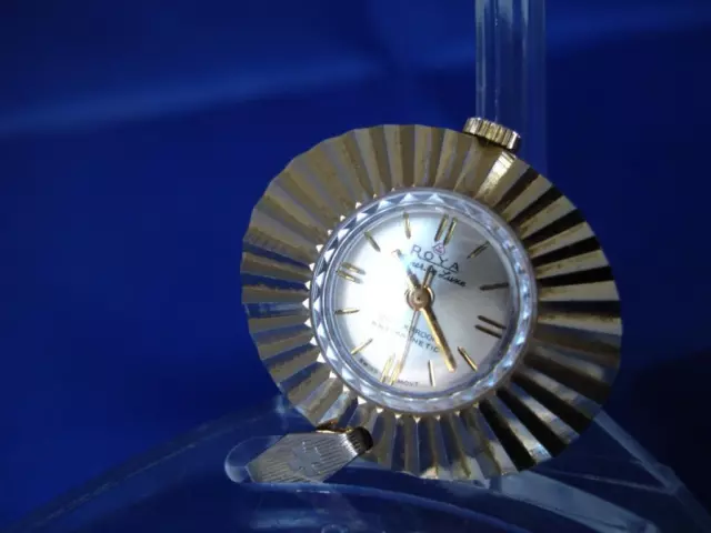 Reloj colgante. Mujer. Años 60. Roya Super De Luxe. Metal dorado. Suiza. Cuerda