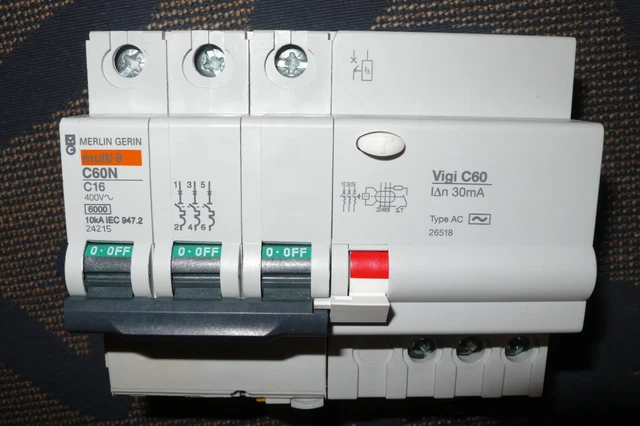 Disjoncteur différentiel 16A 300mA Schneider