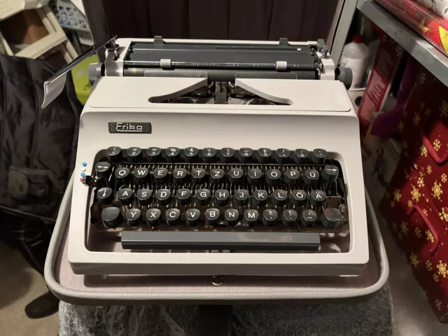 Schreibmaschine Modell Erika Mod. 32 mit Reisekoffer DDR