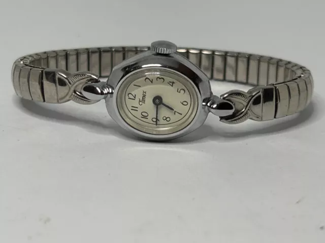 Working Vintage 1960's Ladies Silver Timex Mechanical Hand Wind Watch DE 2