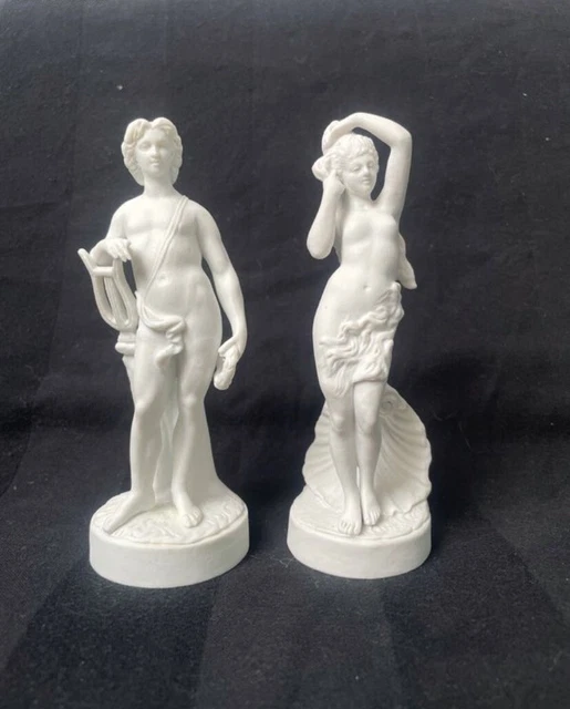 Paire de Personnages en Biscuit de Sevres XVIIIème