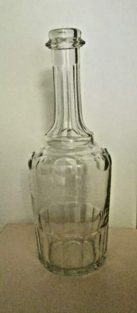 carafe ancienne ou bouteille en verre ou cristal taillé  640 g  environ