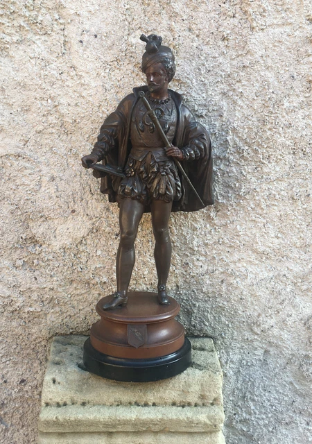 sculpture avec blason « Goujon », d’après Jean Goujon, très rare et introuvable