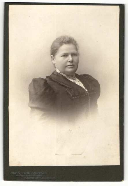 Fotografie Hans Engelbrecht, Bayreuth, Portrait Frau mit zusammengebundenem Haa