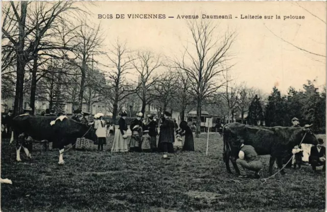 CPA AK PARIS 12th Wood VINENNES Avenue Daumesnil Lawn Dairy (672669)