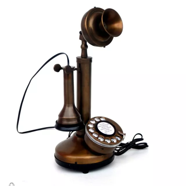 Teléfonos antiguos de diseño antiguo con esfera giratoria clásica...