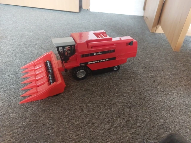 SIKU FARMER 3950 1:32 Mähdrescher Deutz - Fahr M 36.10 Rot Maisgebiss
