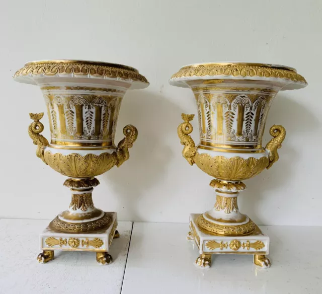 Paire De Vases style Louis XVI Porcelaine XIXème Siècle. Pair of porcelain vases