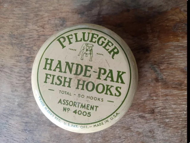 PFLUEGER Hande-Pak Fish Hooks Tin with Fish Hooks - Assortment No. 4005 -  1960s 