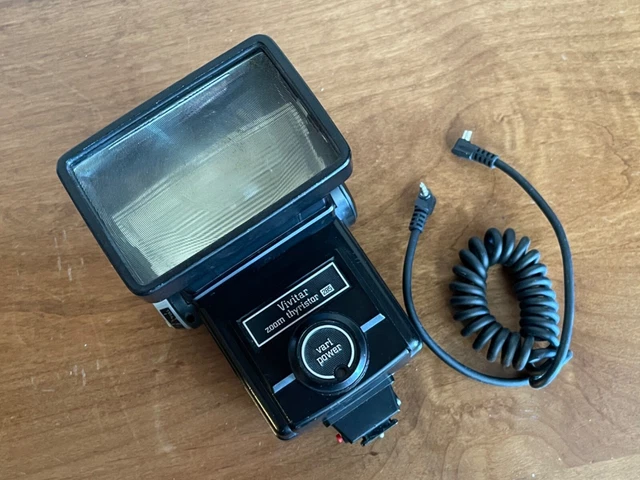 Vivitar Zoom Thyristor 285 Flash Strobe Unit with bounce and PC cord Works well