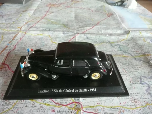 CITROËN Traction 15 Six Général De Gaulle 1954  Universal Hobbies 1/43 socle