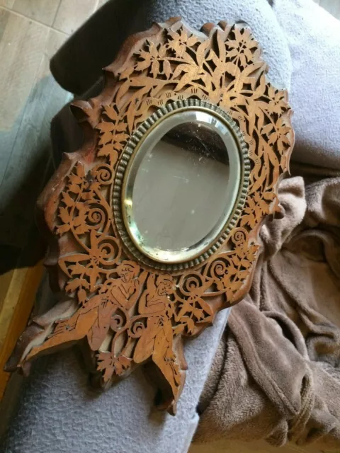 tres jolie ancien miroir-fin 19 eme en bois chantourné-dentelle femmes , fleurs