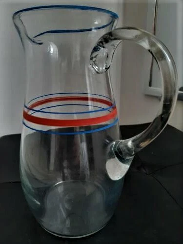 Carafe/Pot A Eau En Verre  Tres Bon Etat. Hauteur 23 Cm