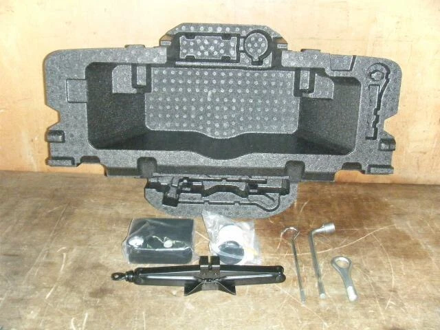 DAIHATSU Move 2017 DBA-LA150S Toolkit 09111B2010 [usato] [PA80658970]