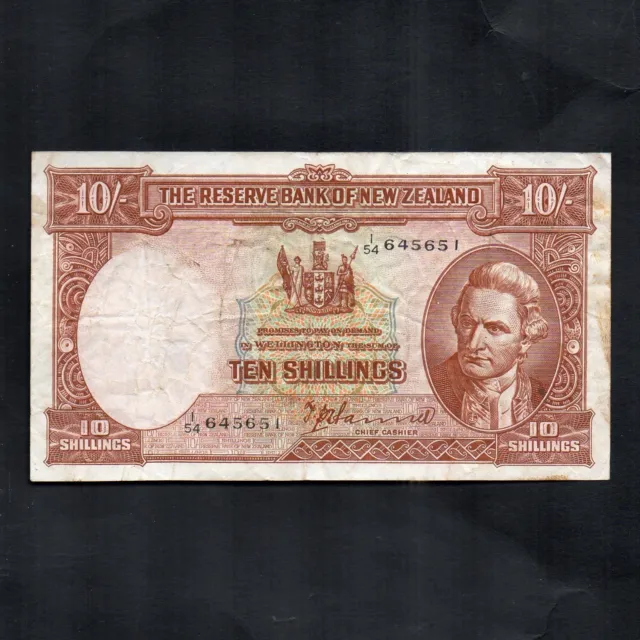 New Zealand 1940-55 T.P.Hanna 10 Shillings Banknote - number over Date type 2