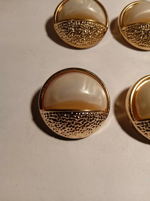 12 Boutons "Nacré Et Doré  " 25mm   Neuf De Stock Ancien