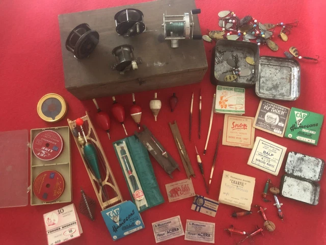 MATERIEL DE PÊCHE ANCIEN (MOULINETS, CUILLERES