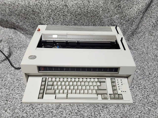 IBM Selectric II Typewriter With Sound Reduction Option - Foto 8