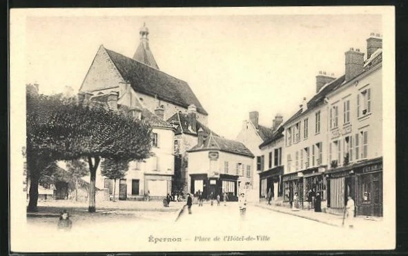 CPA Epernon, Place de l´Hotel de Ville