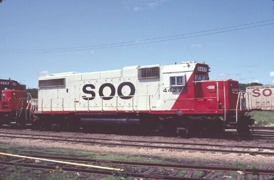 Soo 4427 Gp-38-2 Gladstone Mi (Soo Line) Original Slide 07-05-83 T7-7