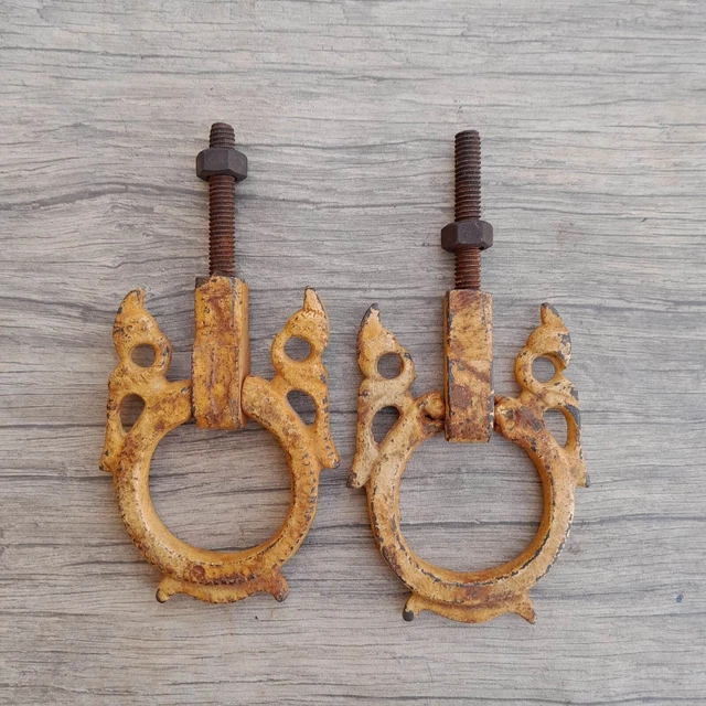 Vtg cast iron door gate chest lifting handle pull heavy weathered paint pair