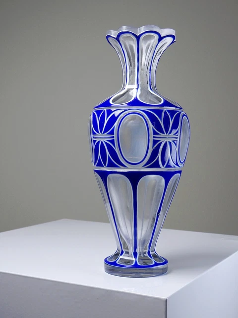 Vase à poire celtique en cristal Connemara canneberge à nettoyer coupé