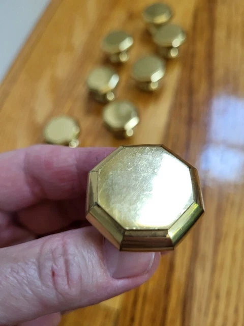 Juego de once (11) perillas/tiradores de cajón en forma hexagonal de latón liso