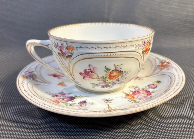 Gien ancienne petite tasse avec soucoupe - Arts de la table