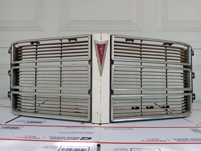 1975 Pontiac Catalina Radiator Front Grille W/Center Emblem Oem Vintage Classic
