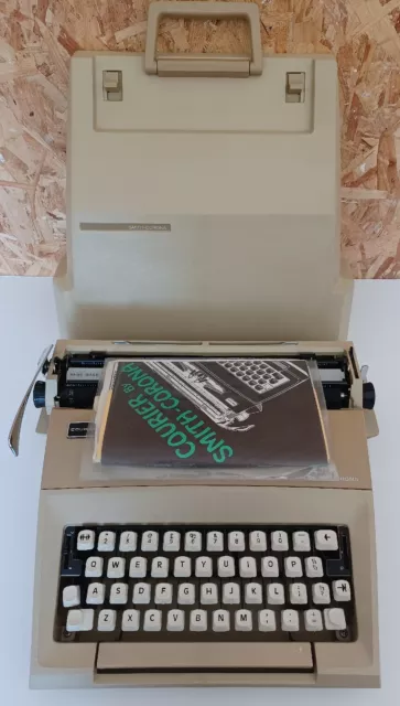 Máquina de escribir Smith Corona Courier con estuche