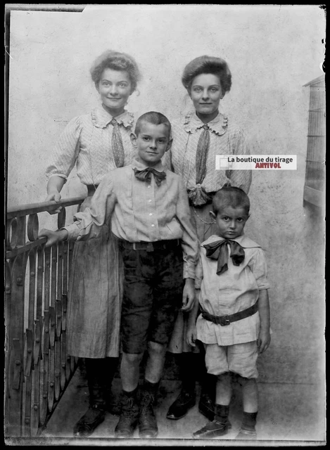 Plaque verre photo ancienne négatif noir et blanc 13x18 cm famille personnages
