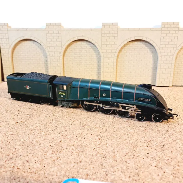 Hornby Railways Oo Gauge R309 Class A4 ' Mallard ' 60022  Br Green Livery