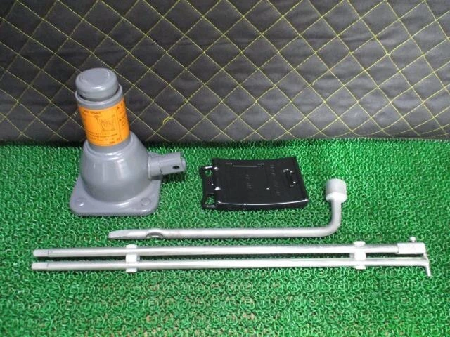 NISSAN Caravan Van 2003 LC-CQGE25 Kit attrezzi [usato] [PA87931420]