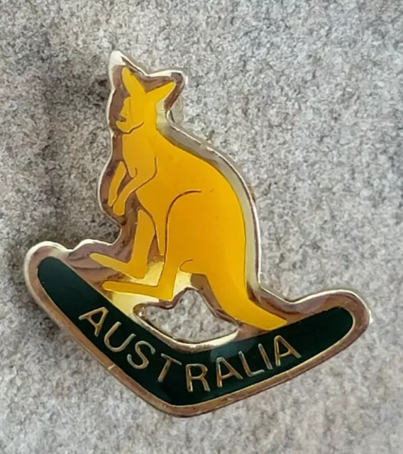 Australia Kangaroo Boomerang Souvenir Travel Vintage Nu-Color-Vue Lapel Hat Pin