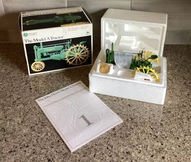 ERTL Precision Classics John Deere Model A Toy Tractor 1/16 Scale DieCast NOB