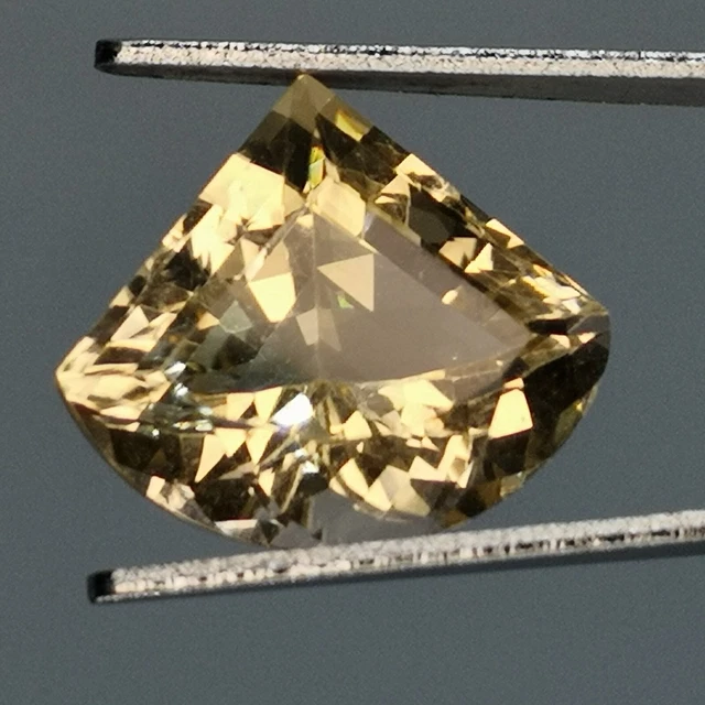 Citrine naturelle du Brésil - IF - Fancy 5.61 Carats