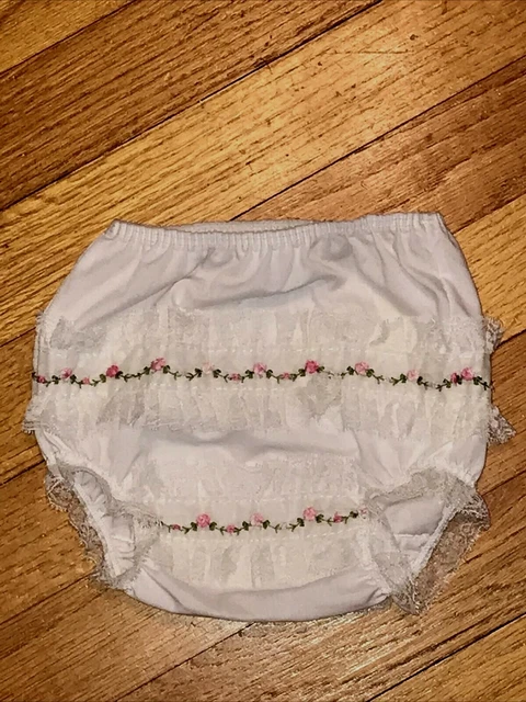 VTG ALEXIS? White Ruffles & Lace Embroidered Flowers/Rosebuds Diaper Cover NB