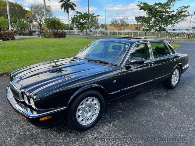 2000 Jaguar XJ XJ8 Sedan