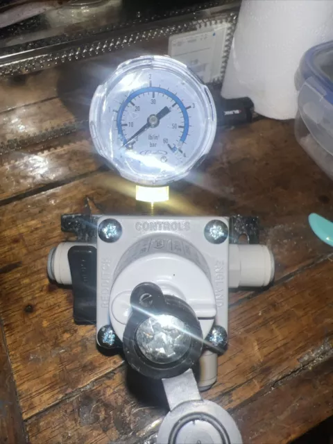 New   Cornelius Secondary Co2/Mixed Gas Regulator With J/Guest Fitting