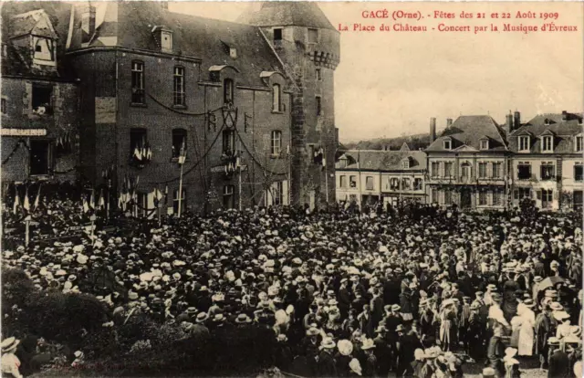 CPA GACÉ Fetes 1909 Place du Chateau, Concert par la Musique d'Évreux (860619)