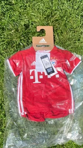 Mini equipo doméstico ADIDAS niños FC Bayern Múnich talla 80