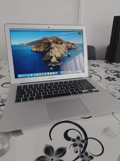 Apple MacBook Air 13.3" (128GB SSD, Intel Core i5
