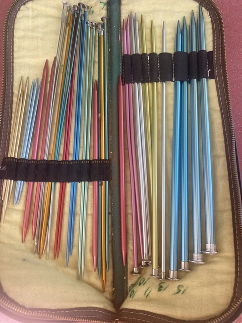 35 Vintage USA Crochet Hooks BOYE with True Temper zipper case