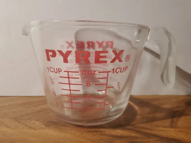 https://www.picclickimg.com/h5AAAOSwfbZlY5XF/Vintage-PYREX-1-Cup-Glass-Measuring-Cup-508.webp
