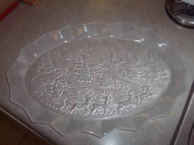 Mikasa Classics Frosted Etched Glass Dish Santa's Sleigh Reindeer Christmas