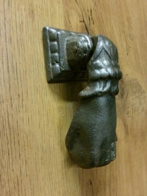 Heurtoir de porte antique en forme de tête d'ours, heurtoir