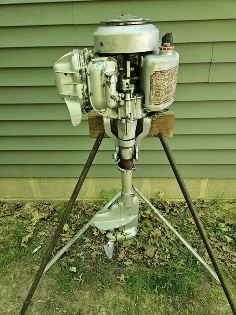 1940 Johnson LT-10 5HP Antique Outboard Boat Motor Turns Over & Spark 1940 Johnson LT-10 5HP Antique Outboard Boat Motor Turns Over & Spark
