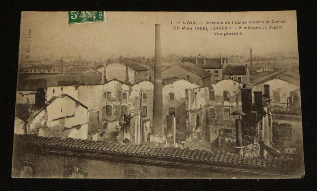 Carte postale ancienne : Lyon - Incendie de l'usine Rivoire et Carret (vue