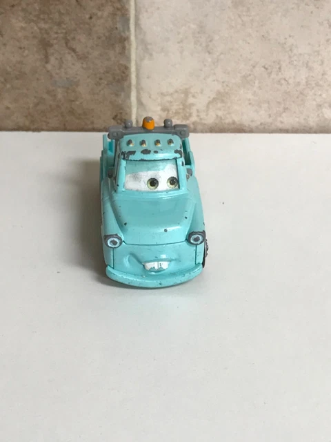 disney-pixar-cars-mater-shake-n-go-retro-green-tow-truck-turquoise