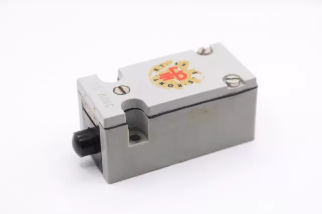 1 x DDR Endschalter Schaltkontakt Kontaktsystem Grenztaster Schalter Taster